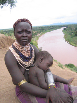 Karo woman and child (photo by Monkeyji)