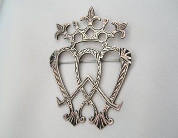 Luckenbooth brooch