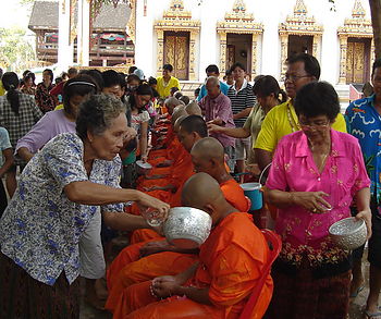 Songkran in wat